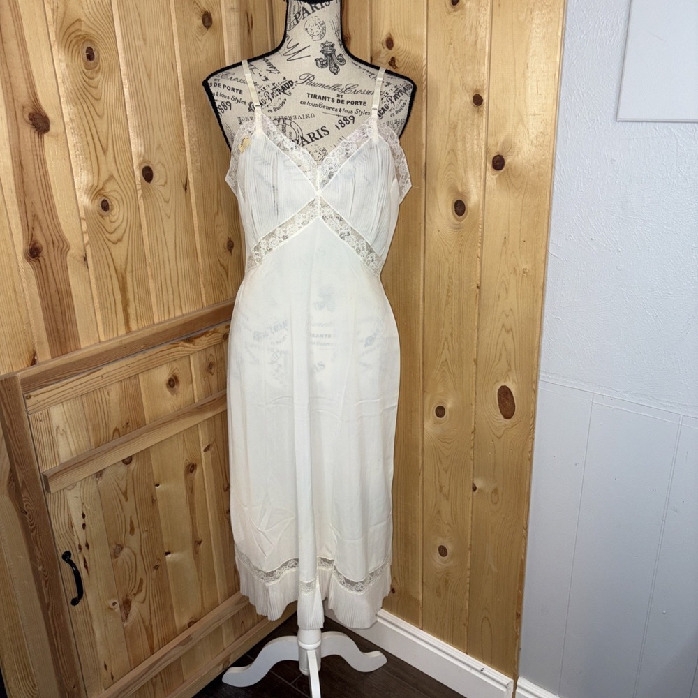 VTG Michelene Ivory Nylon Pleated Chiffon FANCY Full Slip 36 Medium Large